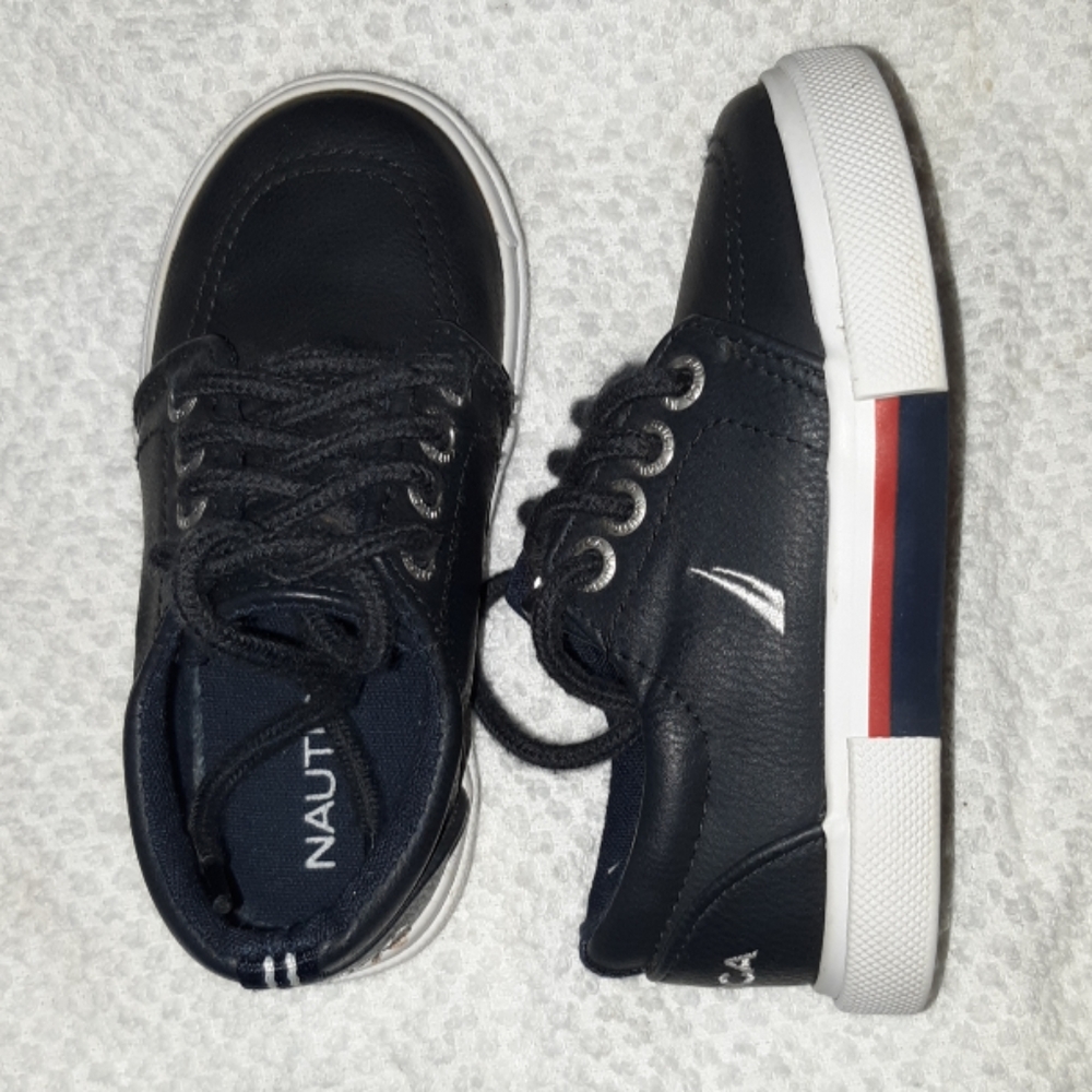 Baby's shoes